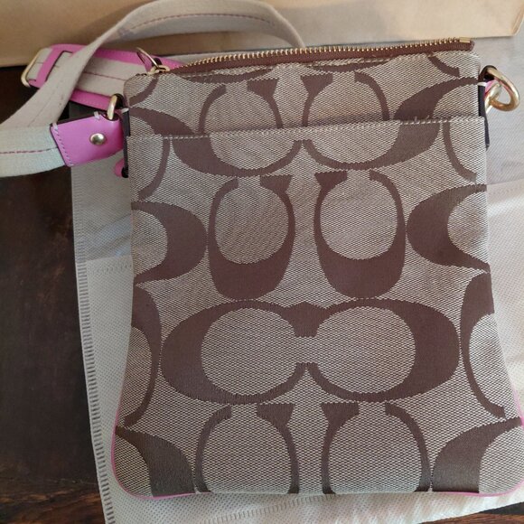 Coach canvas Swingpack with pink detail - Picture 4 of 5